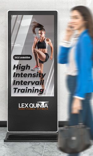 Digital Signage Stele Touch im Fitnessstudio