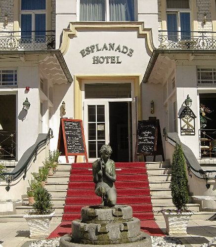 Individuelle 3D-Buchstaben & Plattendrucke für den Hotel-Eingangsbereich Individuelle 3D-Buchstaben & Plattendrucke für den Hotel-Eingangsbereich