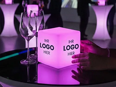 Beleuchtete Möbel mit Branding