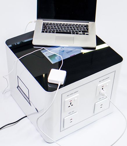 Digitaler-Ladewürfel - ideal für Arztpraxen, Ladenlokale oder Messen, zum laden von Smartphones oder Laptops