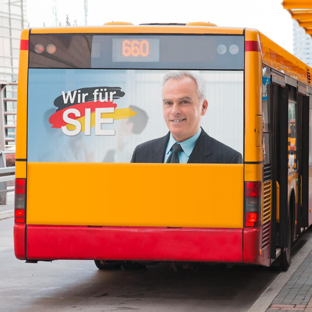 Bedruckte Lochfolie auf einer Bussscheibe