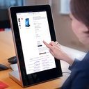 Moderner, digitaler Tischaufsteller mit Touchdisplay