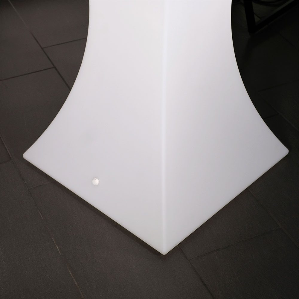 LED Stehtisch konkav Detail Ladebuchse