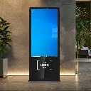 anwendungsbeispiel-digital-signage-stele-evo.webp