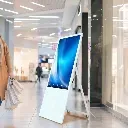 anwendungsbeispiel-digitaler-kundenstopper.webp
